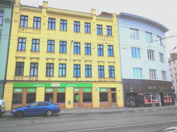 2x Bytový dům, Lékárna a řeznictví